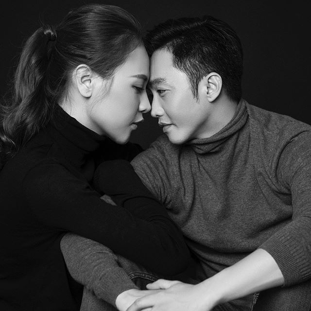 Khoe loạt hình ảnh tình tứ cùng ông xã, Đàm Thu Trang không quên than thở do tăng cân tới mức có nọng cằm mà giờ hai vợ chồng không thể 