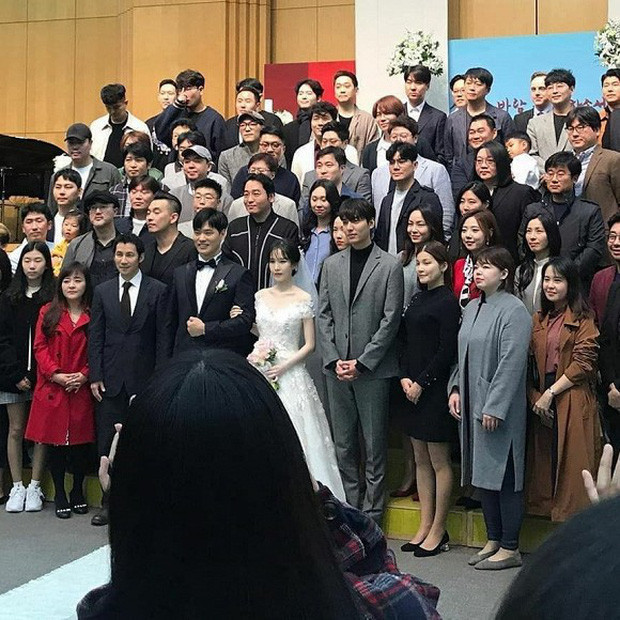 Những chàng trai vàng trong làng đi đám cưới: Lee Min Ho, Hyun Bin làm lu mờ cả chú rể, gây chú ý nhất là cặp đôi này trong hôn lễ của Song - Song - Ảnh 7.