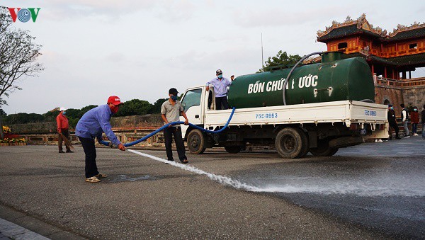 Ngày đầu nới lỏng cách ly xã hội ở các đô thị lớn miền Trung - Ảnh 9.