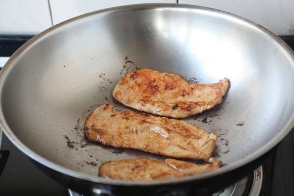 20 phút làm thịt gà áp chảo mềm thơm xuất sắc cho bữa tối ngon cơm - Ảnh 4.