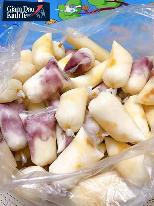 Sữa chua hoa quả đủ vị chỉ 15-25 ngàn đồng/kg bán ngập chợ mạng, tiểu thương ngày bán cả ngàn túi - Ảnh 2.