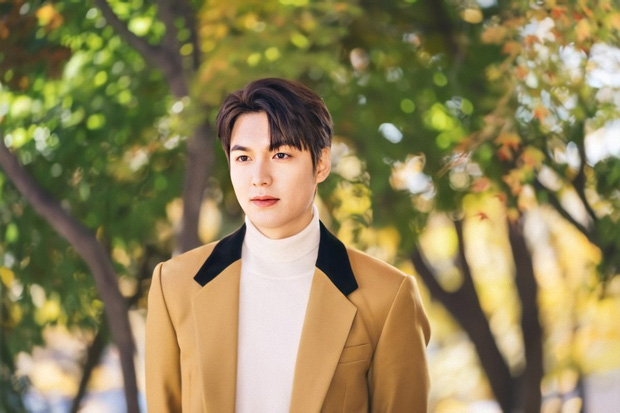 Quân vương Lee Min Ho đẹp trai thì đã rõ nhưng có lúc lại luộm thuộm "sai sai", ra là tại ham diện quần ống rộng đây mà - Ảnh 1. Quân vương Lee Min Ho đẹp trai thì đã rõ nhưng có lúc lại luộm thuộm "sai sai", ra là tại ham diện quần ống rộng đây mà - Ảnh 1.