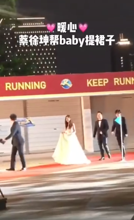 Running Man Hoa ngữ: Angelababy xuất hiện như nữ thần, được Thái Từ Khôn dìu đỡ nâng váy cực thân mật - Ảnh 6.