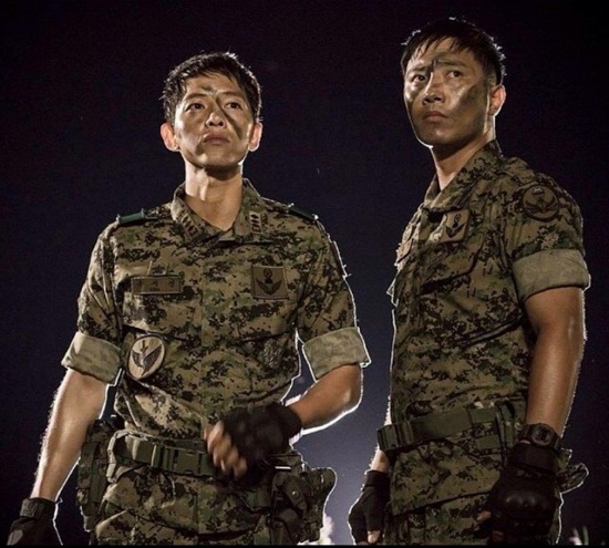 Biên kịch &quot;Quân vương bất diệt&quot; và những lần tạo ra các cặp bromance cực chất: Lee Min Ho nhiều nhất, có phim của Gong Yoo - Song Joong Ki  - Ảnh 5.