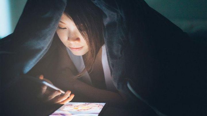 Ba t&aacute;c hại khủng khiếp của việc thường xuy&ecirc;n dụi mắt - Ảnh 3.