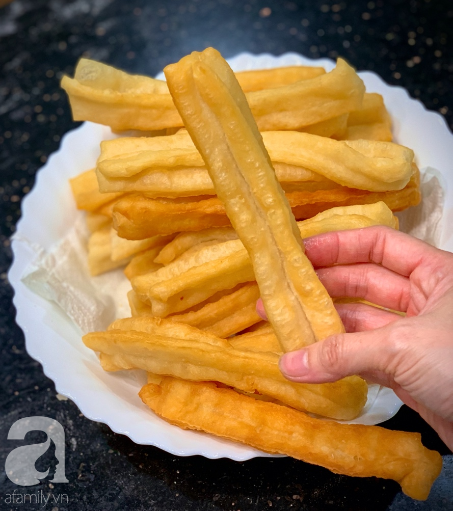 Những chiếc quẩy giòn thơm, rỗng ruột, không bột nở, không bột khai được làm từ bột bánh pizza - Ảnh 6. Những chiếc quẩy giòn thơm, rỗng ruột, không bột nở, không bột khai được làm từ bột bánh pizza - Ảnh 6.