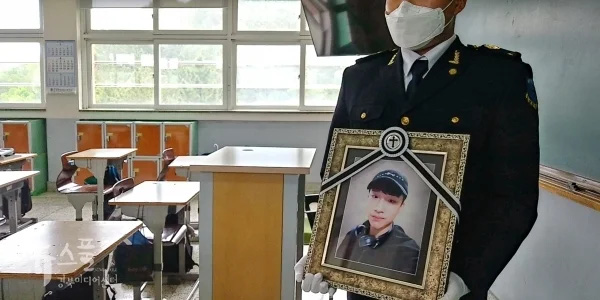 Hàn Quốc: Thầy giáo nhận án tù sau khi học sinh tự tử khiến dân mạng chia làm 2 luồng ý kiến - Ảnh 4.