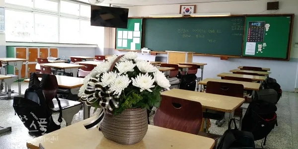 Hàn Quốc: Thầy giáo nhận án tù sau khi học sinh tự tử khiến dân mạng chia làm 2 luồng ý kiến - Ảnh 6.