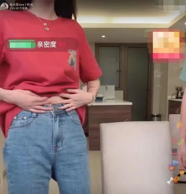 Trước lời đồn sắp sinh con cho chủ tịch Taobao đã có vợ, hotgirl &quot;Tiểu Tam&quot; xóa sạch bình luận tiêu cực rồi livestream chứng minh bụng mình phẳng lì - Ảnh 2.
