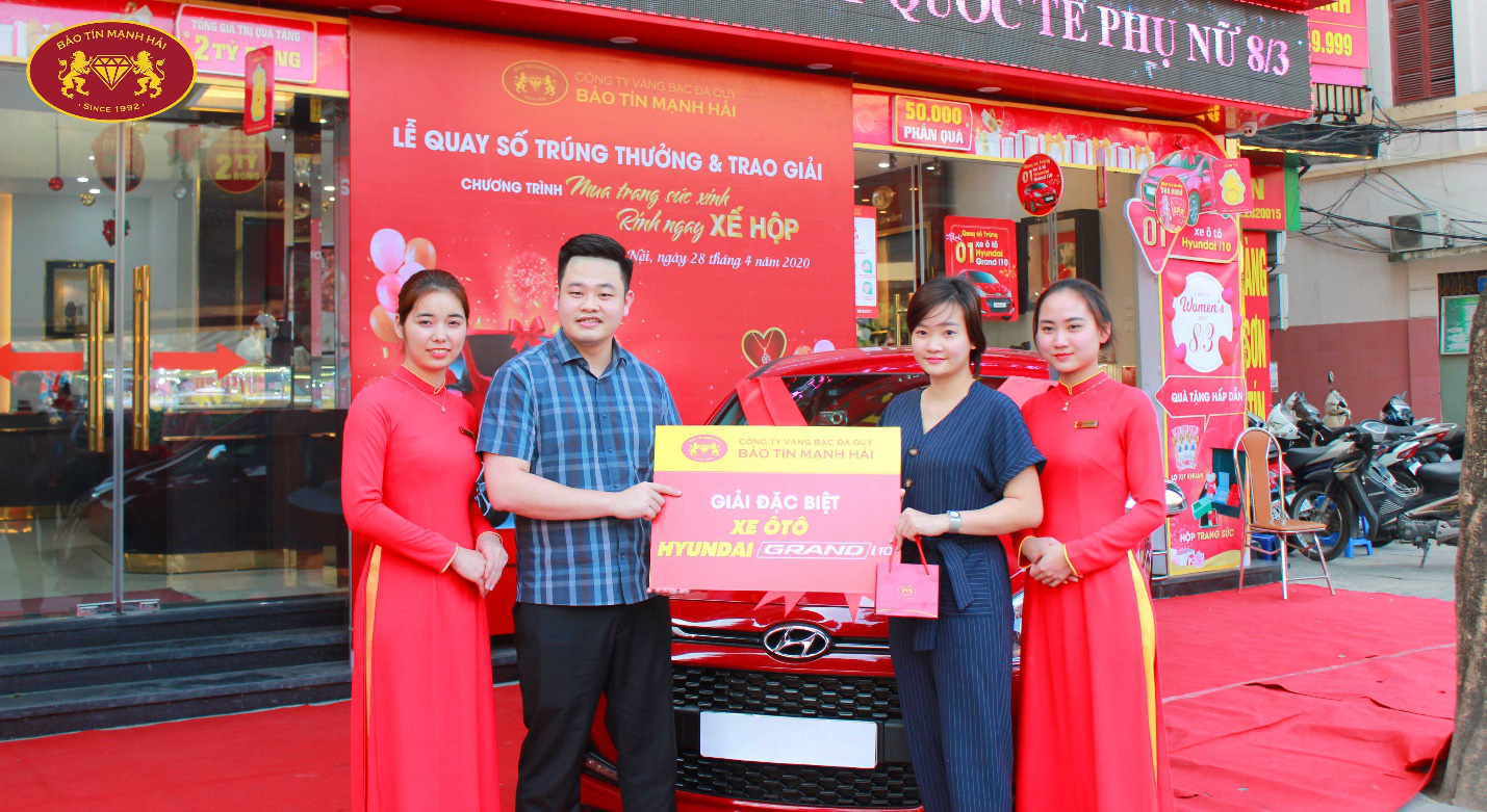 Lộ diện khách hàng trúng giải “xế hộp” Hyundai i10 từ Bảo Tín Mạnh Hải - Ảnh 2.