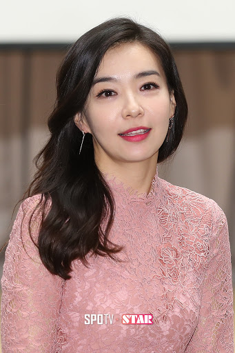 Dàn sao &quot;The World of the Married&quot;: &quot;Ảnh hậu 53 tuổi&quot; dính tin đồn ngoại tình, &quot;bản sao Song Hye Kyo&quot; lộ quá khứ bất hảo - Ảnh 6.