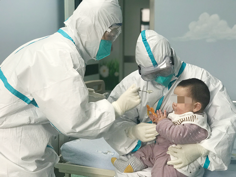 WHO tái cảnh báo trẻ em, người dưới 60 tuổi và không có bệnh nền vẫn có thể mắc Covid-19 - Ảnh 1. WHO tái cảnh báo trẻ em, người dưới 60 tuổi và không có bệnh nền vẫn có thể mắc Covid-19 - Ảnh 1.