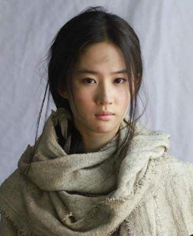 Mỹ nhân làm ăn xin: Trịnh Sảng - Angelababy - Lưu Diệc Phi thanh tú nhưng cô gái kém tiếng này xuất sắc nhất  - Ảnh 2.