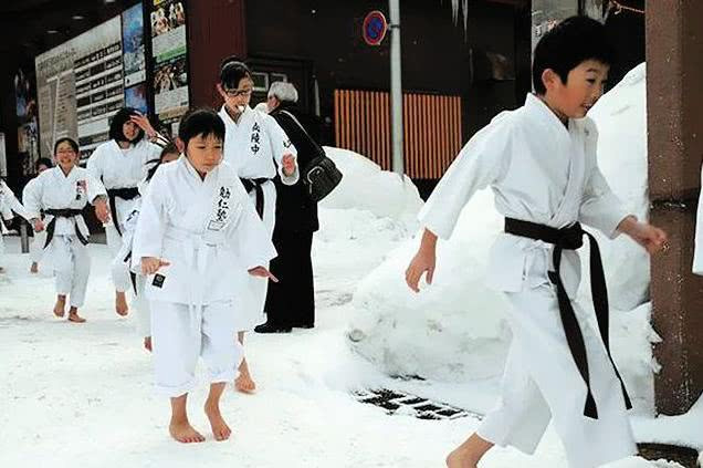 Nhật Bản đã giáo dục trẻ em &quot;tàn nhẫn&quot; như thế nào ngay từ khi còn học mẫu giáo? - Ảnh 2.