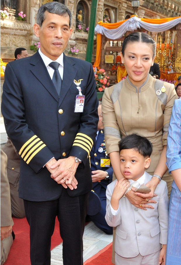 Hoàng tử Thái Lan: Vừa học giỏi vừa có địa vị tôn quý nhưng từ nhỏ đã chịu nhiều đau thương, tương lai &quot;mông lung như một trò đùa&quot; - Ảnh 2.