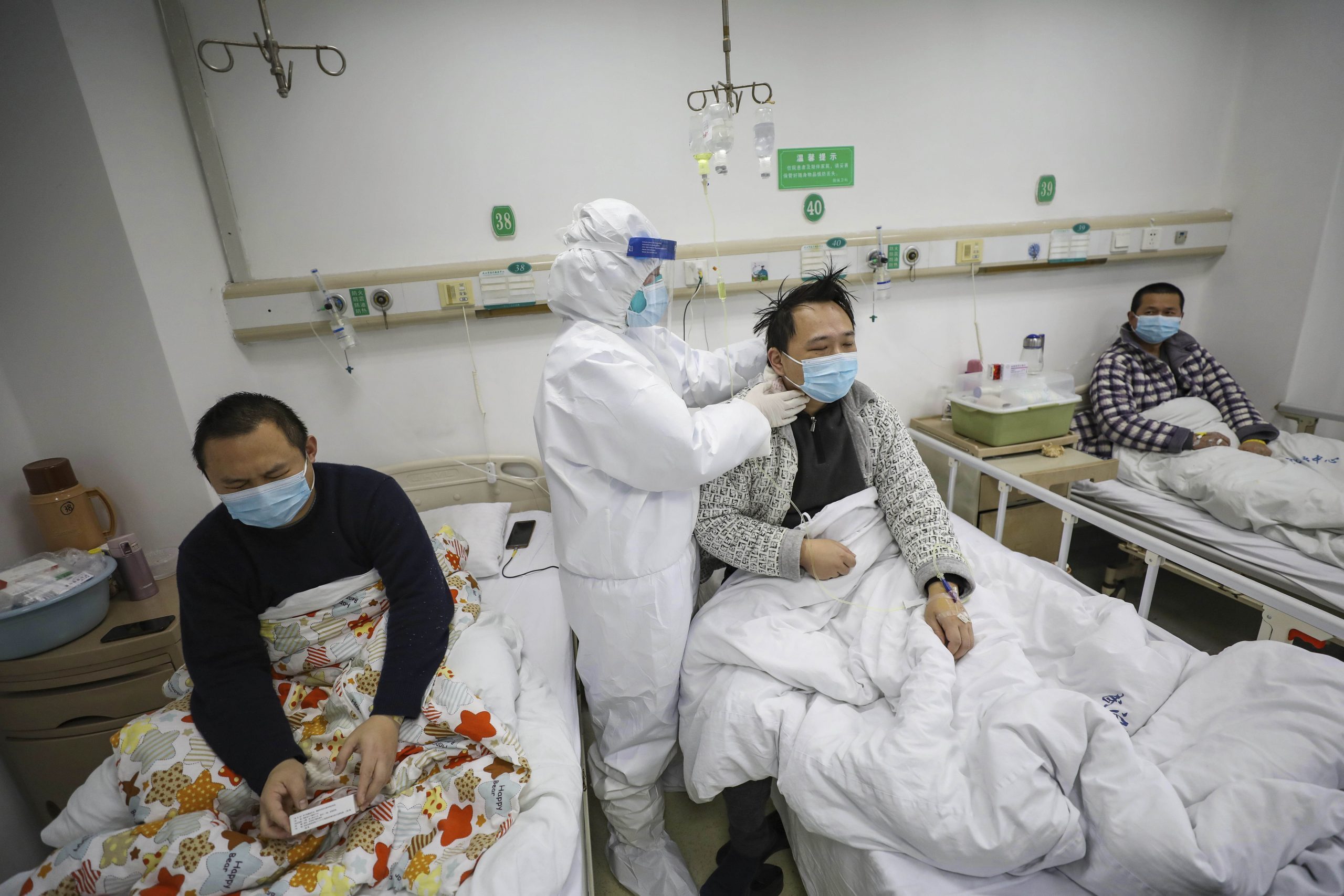 Bệnh nhân số 237 đi nhiều nơi, đến nhiều bệnh viện: Chuyên gia khuyến cáo người dân cần phải làm ngay những việc này để tự bảo vệ mình - Ảnh 3. Bệnh nhân số 237 đi nhiều nơi, đến nhiều bệnh viện: Chuyên gia khuyến cáo người dân cần phải làm ngay những việc này để tự bảo vệ mình - Ảnh 3.