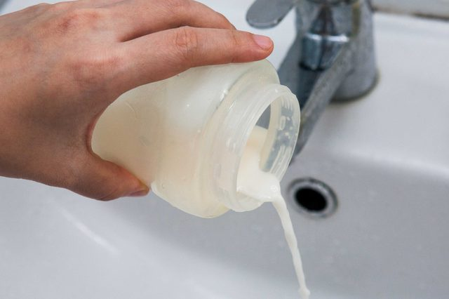 Ngày nào cũng cho con uống sữa nhưng chưa chắc bố mẹ đã biết 5 điều tối kỵ khi pha sữa được chuyên gia khuyến cáo dưới đây - Ảnh 3.