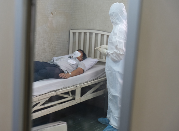 Bộ Y tế công bố thêm 6 ca mới nhiễm Covid-19, 2 trường hợp là nhân viên cung cấp nước sôi cho bệnh nhân ở Bệnh viện Bạch Mai - Ảnh 1.