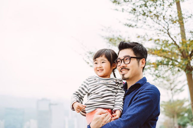Bố tỏ ý ghen tị vì con gái chỉ ca ngợi mẹ, hỏi con một câu tưởng được an ủi, ai dè còn bẽ bàng hơn - Ảnh 2. Bố tỏ ý ghen tị vì con gái chỉ ca ngợi mẹ, hỏi con một câu tưởng được an ủi, ai dè còn bẽ bàng hơn - Ảnh 2.