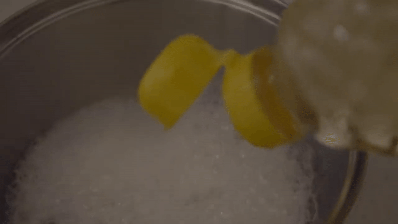 Nghỉ làm ở nhà, chị em thỏa sức dọn dẹp nhà sạch tinh tươm nhờ cách tạo chất tẩy rửa thiên nhiên từ vlogger người Hàn - Ảnh 6.