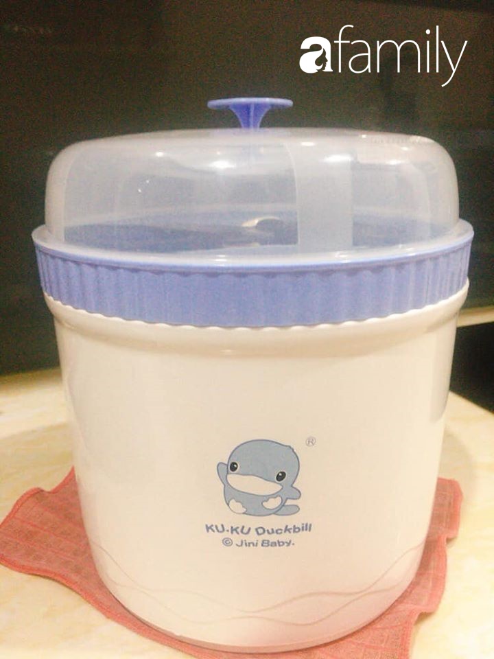 Ở nhà làm gì: Mẹ đảm tại Hà Nội nghĩ ra cách sấy khô bát đũa ăn cơm hàng ngày bằng máy tiệt trùng bình sữa có sẵn của con cực hữu ích trong ngày nồm ẩm - Ảnh 5.