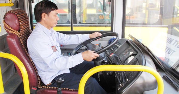 Hàng nghìn lái, phụ xe buýt bị giảm 50% thu nhập - Ảnh 1.