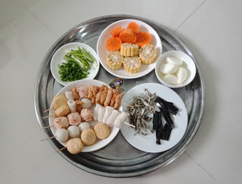 Học người Hàn cách nấu canh chả cá vừa ngon vừa đẹp đổi món cho cả nhà - Ảnh 2.