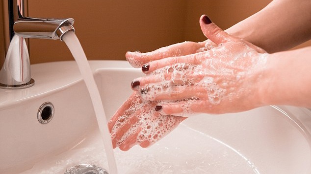 7 cách giữ da tay luôn mịn màng và khỏe đẹp vì rửa tay quá nhiều trong mùa Covid, là phụ nữ lại càng nên học hỏi - Ảnh 1.