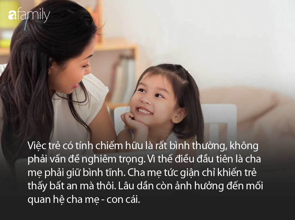Con gái 5 tuổi xem ảnh cưới của bố mẹ phát hiện không có mình trong đó, bé liền khóc lóc trách móc cha mẹ rồi gọi điện mách cả bà ngoại - Ảnh 4. Con gái 5 tuổi xem ảnh cưới của bố mẹ phát hiện không có mình trong đó, bé liền khóc lóc trách móc cha mẹ rồi gọi điện mách cả bà ngoại - Ảnh 3.
