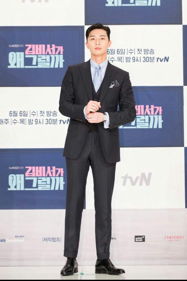 Ông chủ Danbam Park Seo Joon đúng là nam thần sân bay: Lúc như CEO đã giàu còn soái, khi đi dép xỏ ngón cũng ngầu như catwalk - Ảnh 2.