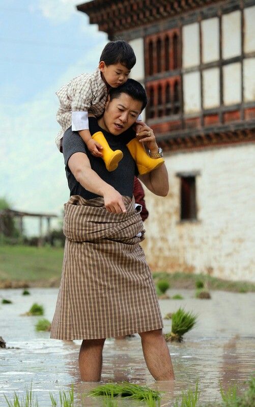 Hoàng hậu &quot;vạn người mê&quot; Bhutan: Người mẹ coi việc nuôi dưỡng con giống như chăm một cây xanh, tưởng chừng đơn giản nhưng không phải ai cũng làm được - Ảnh 6.