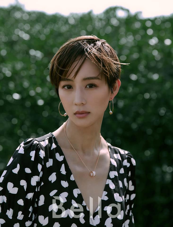 Bước vào tuổi 38, "nàng Hải Lan"của Như Ý Truyện lột xác với tóc tomboy toát khí chất "soái tỷ" - Ảnh 4. Bước vào tuổi 38, "nàng Hải Lan"của Như Ý Truyện lột xác với tóc tomboy toát khí chất "soái tỷ" - Ảnh 4.