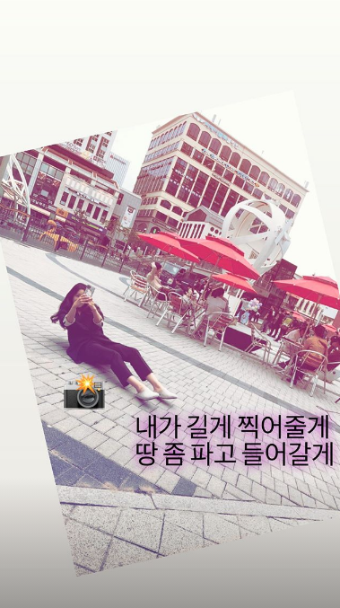 Bật cười với tư thế đầy bá đạo nhưng rất có tâm của "đệ nhất mỹ nhân xứ Hàn" Kim Hee Sun khi làm phó nháy - Ảnh 1. Bật cười với tư thế đầy bá đạo nhưng rất có tâm của "đệ nhất mỹ nhân xứ Hàn" Kim Hee Sun khi làm phó nháy - Ảnh 1.