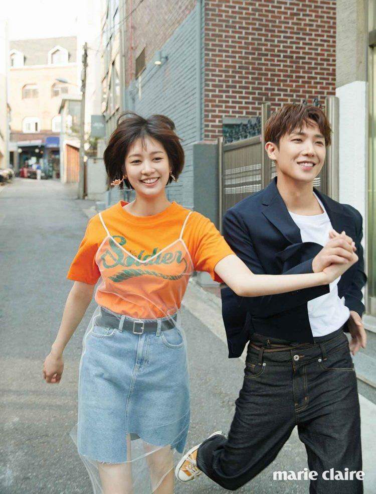 9 cặp đôi Kbiz từ friendzone mà thành: Jeon Ji Hyun và chồng CEO là thanh mai trúc mã, ca sĩ Hậu duệ mặt trời có cái kết đẹp - Ảnh 6.