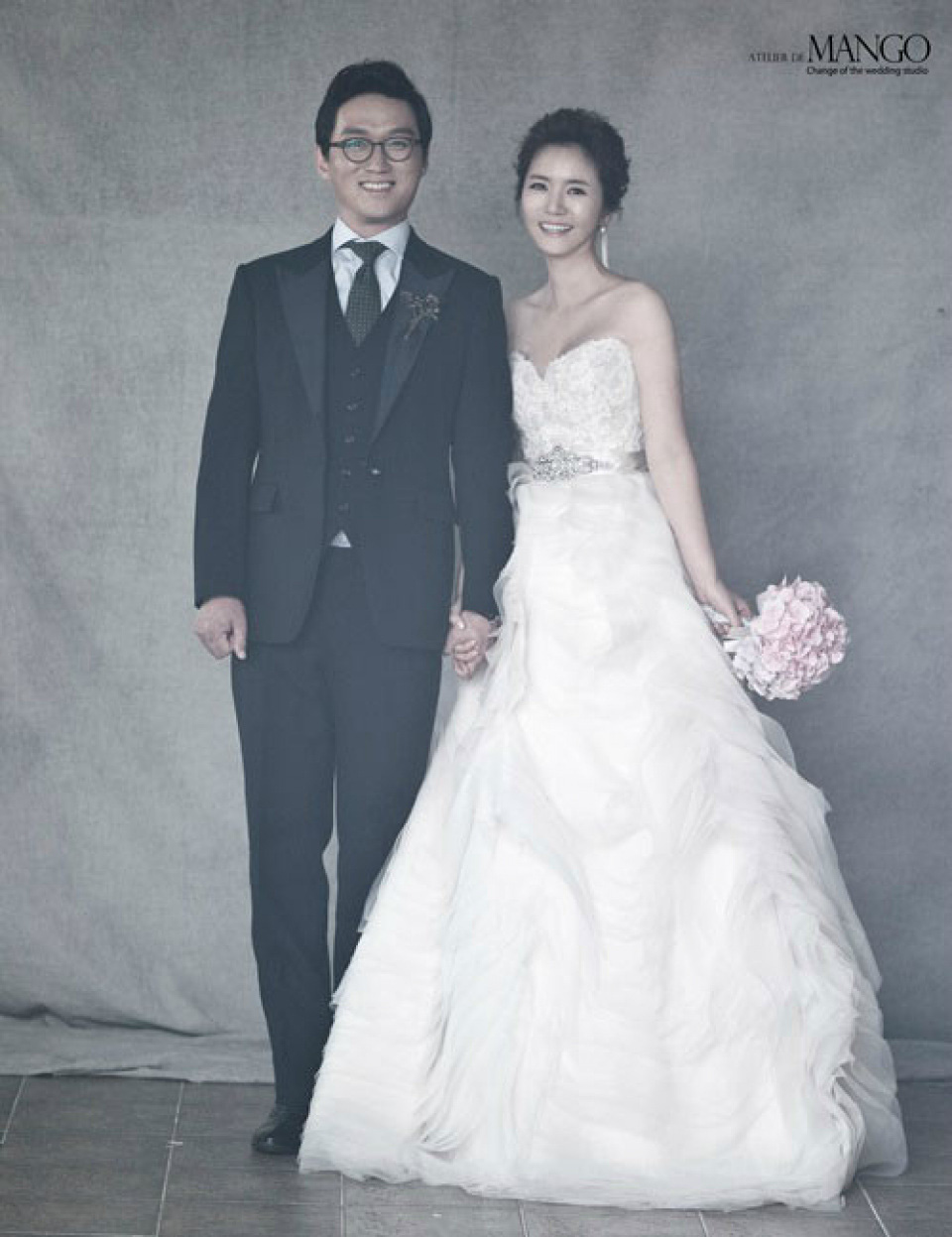 9 cặp đôi Kbiz từ friendzone mà thành: Jeon Ji Hyun và chồng CEO là thanh mai trúc mã, ca sĩ Hậu duệ mặt trời có cái kết đẹp - Ảnh 13.