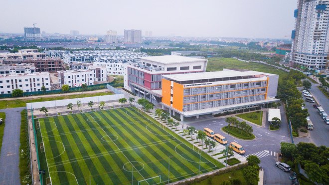 Một trường Quốc tế ở Hà Nội thu 80% học phí dù học sinh nghỉ học tránh dịch, phụ huynh đội nắng lên trường phản đối - Ảnh 3. Một trường Quốc tế ở Hà Nội thu 80% học phí dù học sinh nghỉ học tránh dịch, phụ huynh đội nắng lên trường phản đối - Ảnh 3.