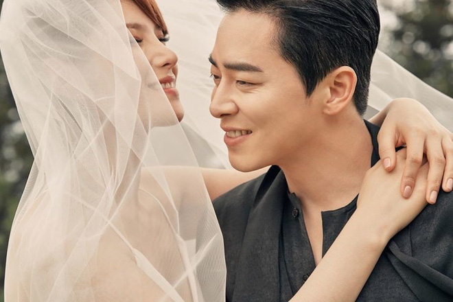 9 cặp đôi Kbiz từ friendzone mà thành: Jeon Ji Hyun và chồng CEO là thanh mai trúc mã, ca sĩ Hậu duệ mặt trời có cái kết đẹp - Ảnh 4.