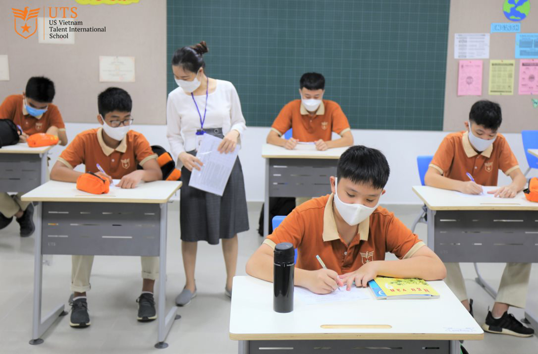 Back to school: Học sinh UTS chính thức chuyển sang trường mới “chất phát ngất” - Ảnh 2.