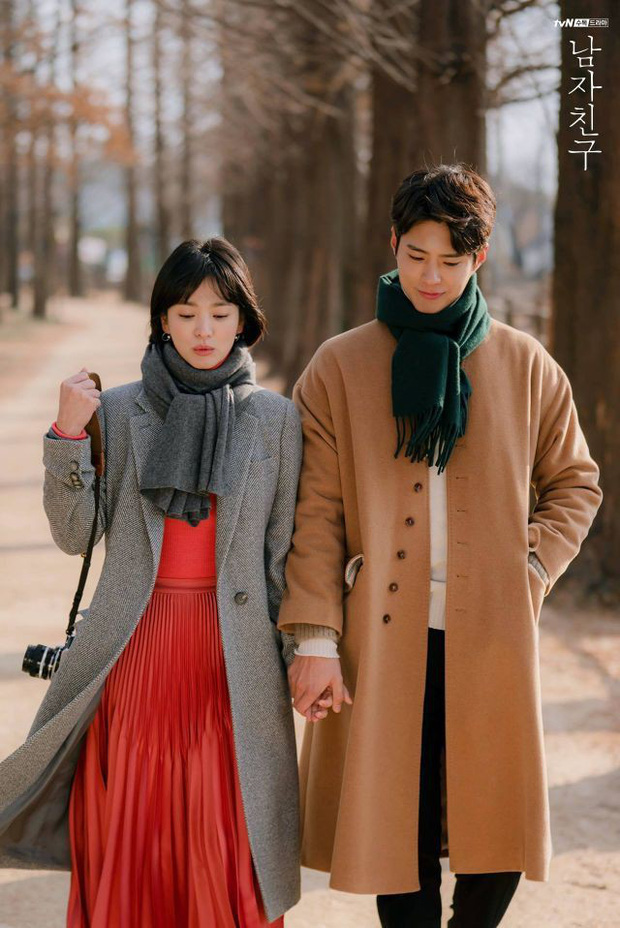 Xóa mọi &quot;dấu vết&quot; liên quan tới Song Joong Ki nhưng Song Hye Kyo lại giữ lại ảnh của người đàn ông bị nghi là nguyên nhân khiến cuộc hôn nhân thế kỷ tan vỡ - Ảnh 2.
