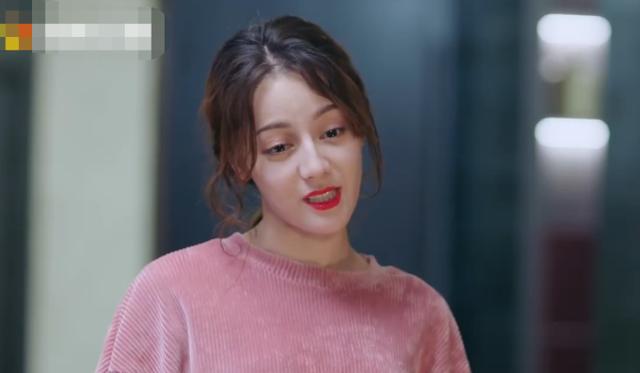 "Hạnh phúc trong tầm tay": Địch Lệ Nhiệt Ba tiếp tục bị chê mặt lờ đờ mệt mỏi, hơi già so với tuổi 27 - Ảnh 8. "Hạnh phúc trong tầm tay": Địch Lệ Nhiệt Ba tiếp tục bị chê mặt lờ đờ mệt mỏi, hơi già so với tuổi 27 - Ảnh 8.