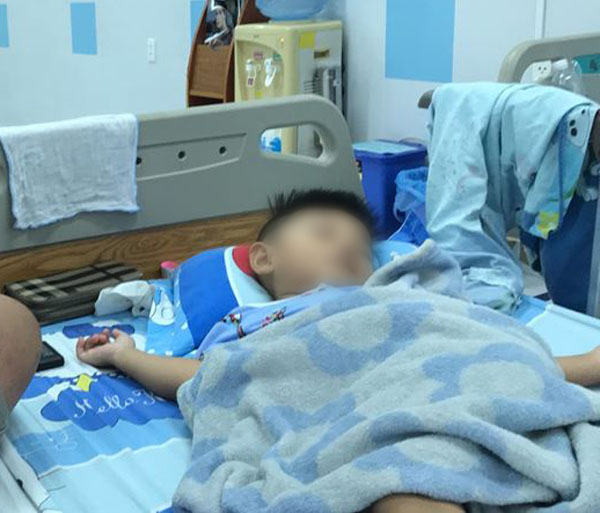 Bé trai 22 tháng tuổi hầu như chưa nói được gì, mẹ đưa đi khám, không ngờ con bị dính thắng lưỡi phải phẫu thuật - Ảnh 4. Bé trai 22 tháng tuổi hầu như chưa nói được gì, mẹ đưa đi khám, không ngờ con bị dính thắng lưỡi phải phẫu thuật - Ảnh 4.