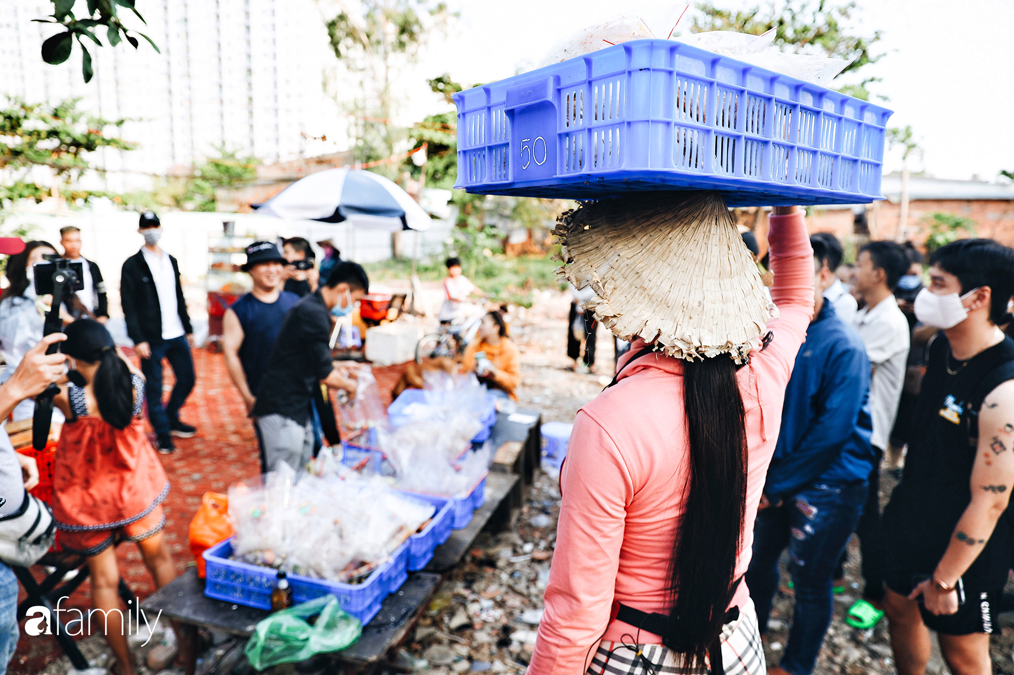 Cát Thy - Nhờ cái miệng quá duyên mà trở thành &quot;Diva&quot; với hàng bánh tráng trộn nổi nhất Sài Gòn, mỗi ngày có hàng trăm người đến tìm để quay hình, chụp ảnh - Ảnh 14.