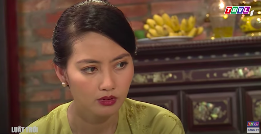 "Luật trời" tập 32: B&agrave; mụ g&agrave;o kh&oacute;c quỳ lạy trước ba Tiến, đ&uacute;ng l&uacute;c n&agrave;y Trang (Ngọc Lan) ập đến bất ngờ  - Ảnh 10.