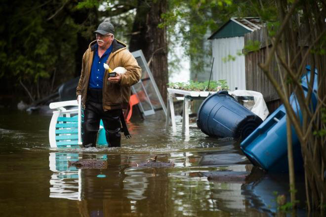 Vỡ đập ở Mỹ: Thành phố bị ngập dưới nước gần 3 m, 10.000 người phải sơ tán - Ảnh 3.