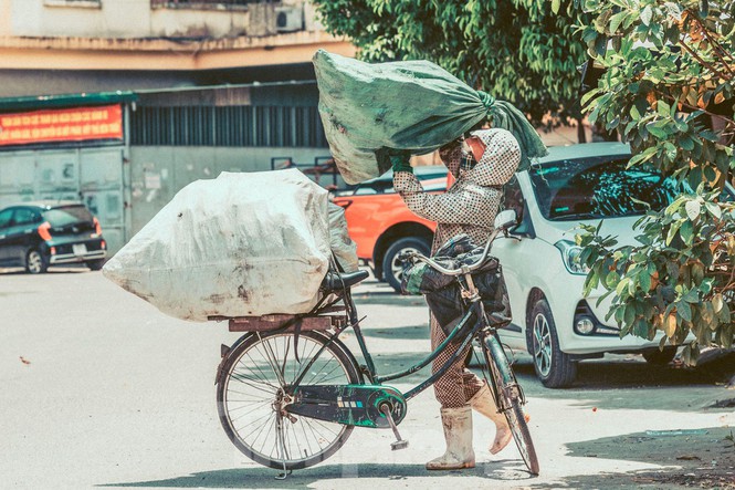 Nhọc nhằn mưu sinh giữa trời nắng nóng 'đổ lửa' ở miền Trung - Ảnh 8.