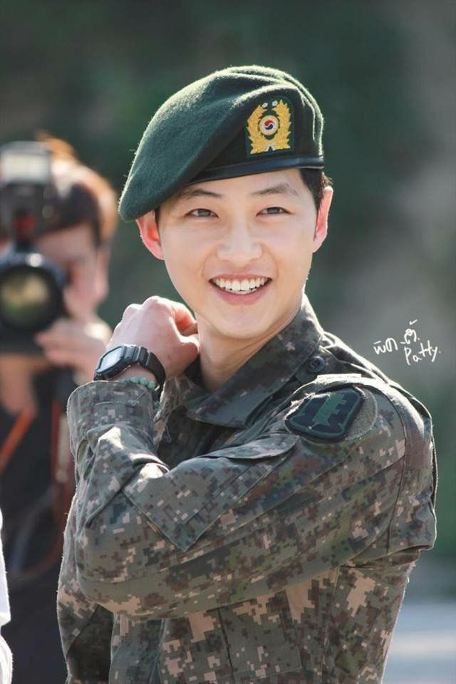 10 sự thật ngẫu nhiên cực thú vị về dàn nam thần Hàn Quốc: Song Joong Ki từng làm điều này trong quân ngũ, Lee Jong Suk hóa ra giống mỹ nhân đình đám và cả loạt câu chuyện bất ngờ khác - Ảnh 1.