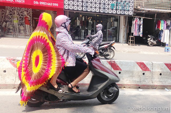 Trời vào hè nóng như đổ lửa, hội chị em đã có những cách chống nắng cực &quot;bá đạo&quot; thế này - Ảnh 10.