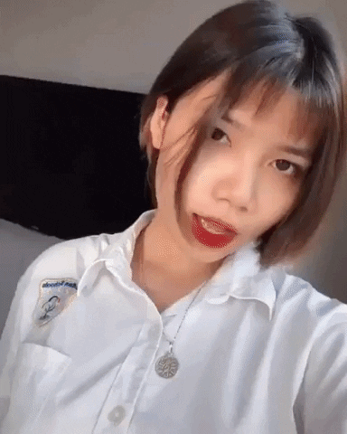 Trend khoe đồng phục xịn đét của giới trẻ 10X trường quốc tế: Người đơn giản vẫn xinh, người khoe hàng hiệu giật mình - Ảnh 2. Trend khoe đồng phục xịn đét của giới trẻ 10X trường quốc tế: Người đơn giản vẫn xinh, người khoe hàng hiệu giật mình - Ảnh 2.