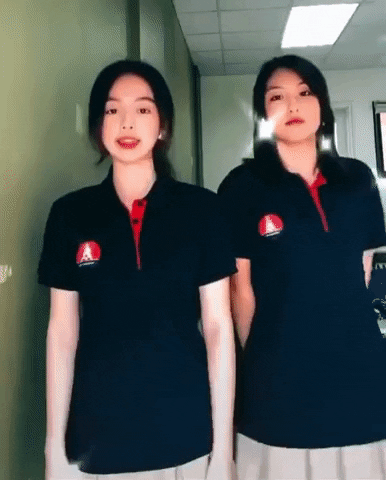 Trend khoe đồng phục xịn đét của giới trẻ 10X trường quốc tế: Người đơn giản vẫn xinh, người khoe hàng hiệu giật mình - Ảnh 7. Trend khoe đồng phục xịn đét của giới trẻ 10X trường quốc tế: Người đơn giản vẫn xinh, người khoe hàng hiệu giật mình - Ảnh 7.