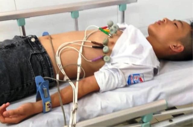 Thầy giáo thể dục bị "tố" tát học sinh nhập viện - Ảnh 1. Thầy giáo thể dục bị "tố" tát học sinh nhập viện - Ảnh 1.